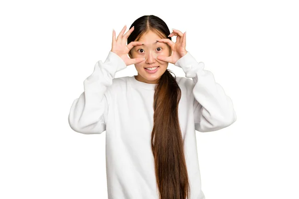 Jeune Femme Asiatique Isolé Sur Fond Chrome Vert Gardant Les — Photo