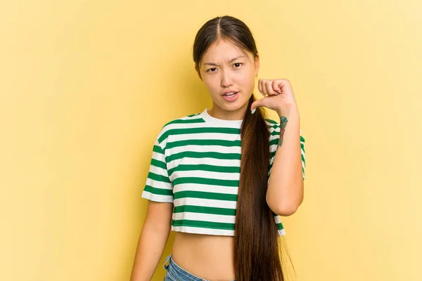 Young Asian Woman Isolated Yellow Background Feels Proud Self Confident — Stock Photo, Image