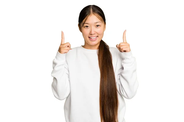 Ung Asiatisk Kvinna Isolerad Grön Krom Bakgrund Indikerar Med Båda — Stockfoto