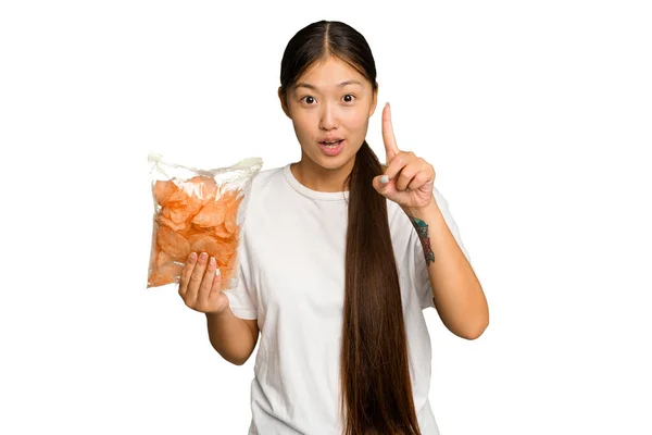 Ung Asiatisk Kvinna Som Håller Spjälor Isolerade Grön Krom Bakgrund — Stockfoto