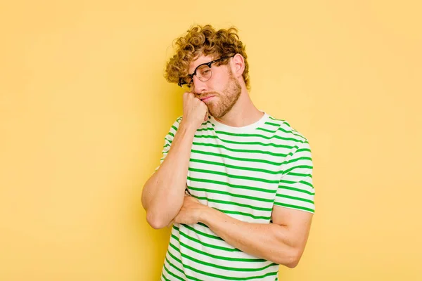Young Caucasian Man Isolated Yellow Background Tired Repetitive Task — Stock Photo, Image
