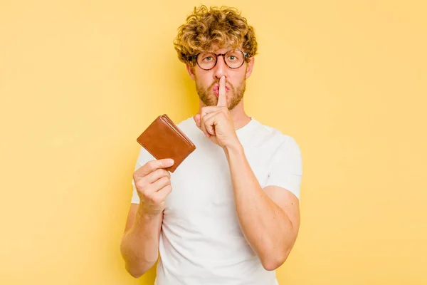 Young Caucasian Man Holding Wallet Isolated Yellow Background Keeping Secret — Stock Photo, Image