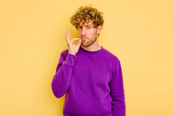 Young Caucasian Man Isolated Yellow Background Fingers Lips Keeping Secret — Stock Photo, Image