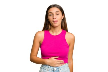 Genç Hintli kadın kesme arkaplanı karnına dokunuyor, nazikçe gülümsüyor, yemek yiyor ve tatmin oluyor..