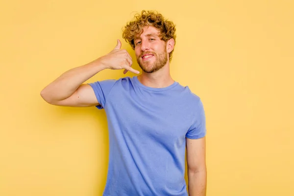 Young Caucasian Man Isolated Yellow Background Showing Mobile Phone Call — Stock Photo, Image