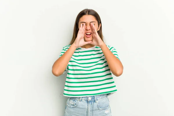 Jeune Femme Indienne Isolée Sur Fond Blanc Criant Excité Avant — Photo