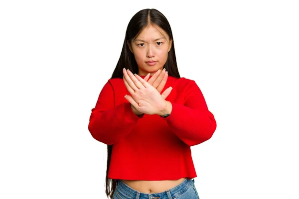 年轻的亚洲女人被绿色的背景隔离 双手伸出 显示出停止的迹象 阻止了你 — 图库照片