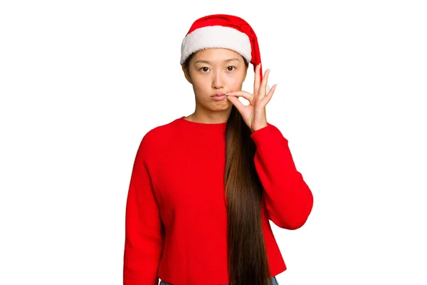 Jovem Mulher Asiática Celebrando Natal Isolado Fundo Croma Verde Com — Fotografia de Stock
