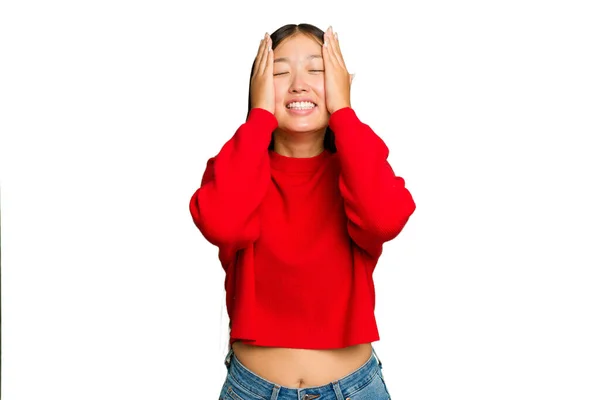 Jonge Aziatische Vrouw Geïsoleerd Groene Chroma Achtergrond Lacht Vrolijk Het — Stockfoto