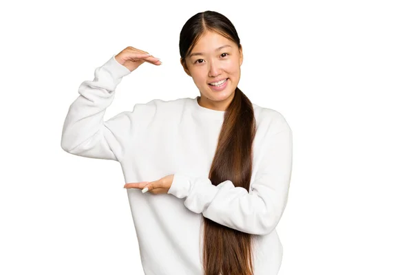 Jeune Femme Asiatique Isolée Sur Fond Chrome Vert Tenant Quelque — Photo