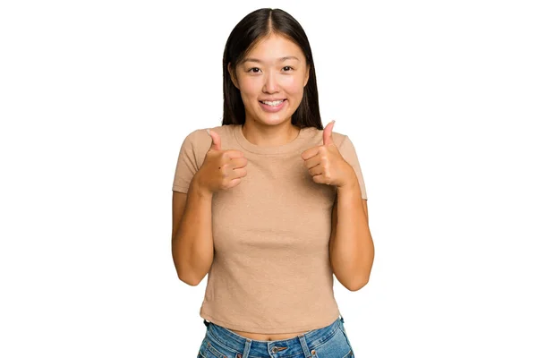 Junge Asiatin Auf Grünem Chroma Hintergrund Isoliert Lächelt Und Hebt — Stockfoto