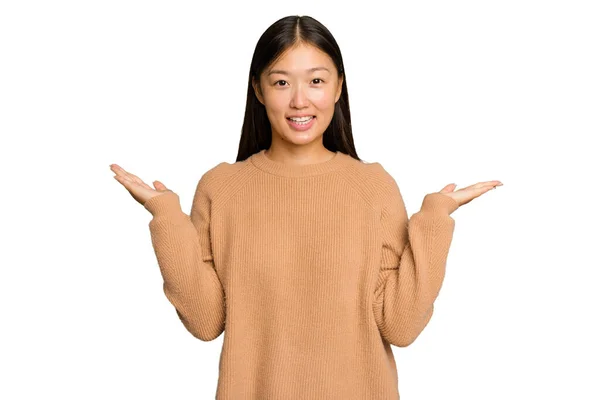 Young Asian Woman Isolated Green Chroma Background Makes Scale Arms — Stock Photo, Image