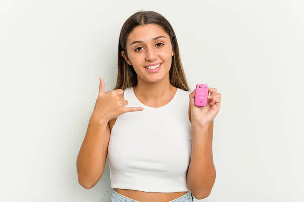 Young Indian Woman Holding Electronic Pink Car Keys Showing Mobile — Stock Photo, Image