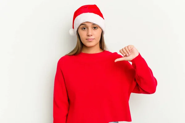 Jovem Indiana Celebrando Natal Isolado Fundo Branco Mostrando Gesto Antipatia — Fotografia de Stock