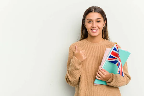 Jovem Indiana Segurando Uma Bandeira Reino Unido Isolada Fundo Branco — Fotografia de Stock