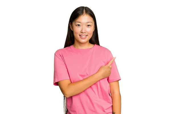 Jovem Mulher Asiática Isolada Fundo Croma Verde Sorrindo Apontando Para — Fotografia de Stock