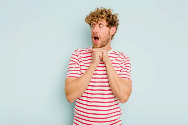 Young Caucasian Man Isolated Blue Background Praying Luck Amazed Opening — Stock Photo, Image