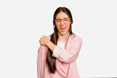 Kafkasyalı, uzun saçlı, omuz ağrısı çeken bir kadın..