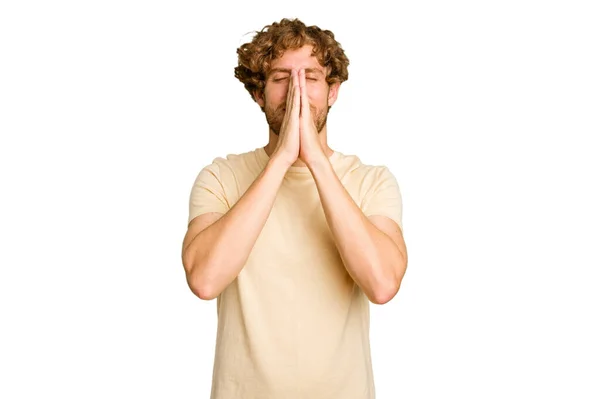 Νεαρός Καυκάσιος Απομονωμένος Πράσινο Χρώμιο Κρατιέται Χέρι Χέρι Προσεύχεται Κοντά — Φωτογραφία Αρχείου