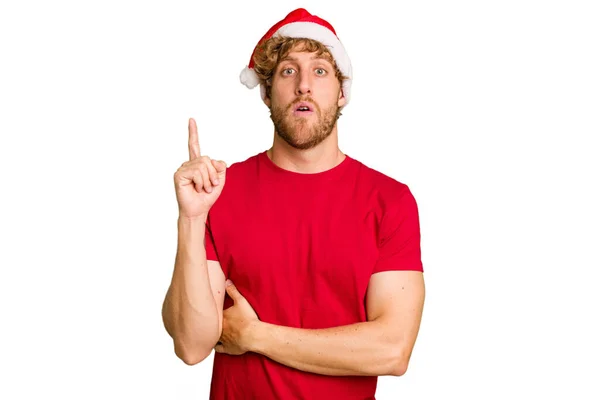 Νεαρός Καυκάσιος Που Φοράει Χριστουγεννιάτικο Καπέλο Που Απομονώνεται Λευκό Φόντο — Φωτογραφία Αρχείου