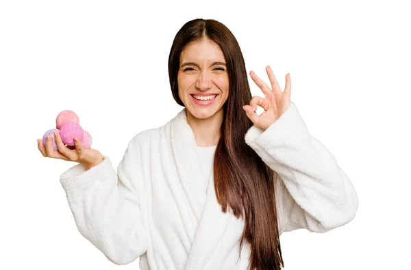 Kafkasyalı Genç Bir Kadın Elinde Aromatik Toplar Tutuyor Neşeli Kendinden — Stok fotoğraf