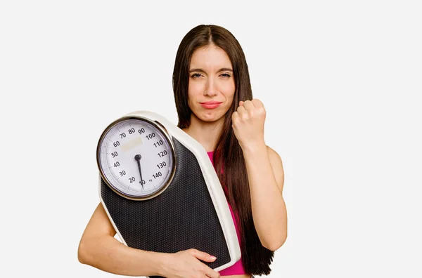 Jonge Blanke Vrouw Met Een Schaal Geïsoleerd Tonen Vuist Naar — Stockfoto