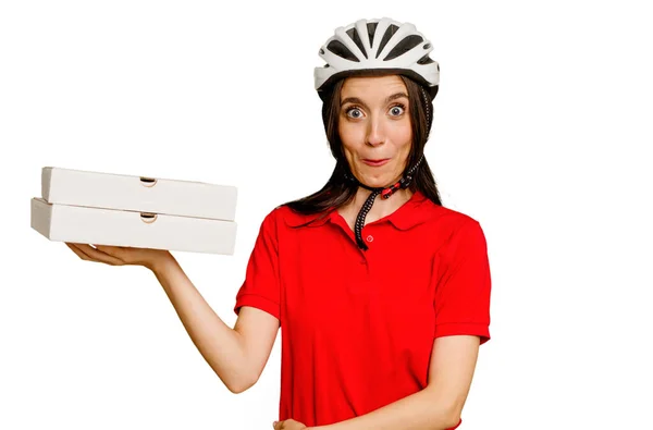Młoda Biała Kobieta Trzymająca Pizze Wynos Odizolowane Ramiona Otwarte Oczy — Zdjęcie stockowe