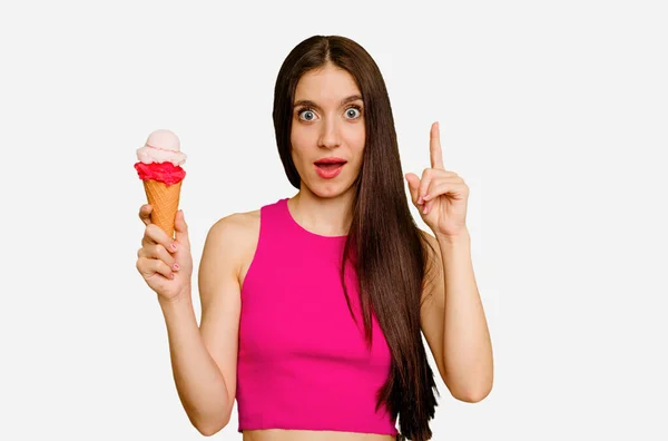 Young Caucasian Woman Eating Ice Cream Isolated Having Idea Inspiration — Stock Photo, Image