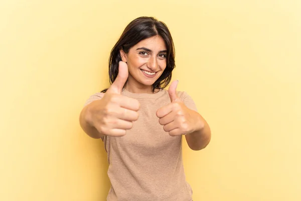 Young Indian Woman Isolated Yellow Background Raising Both Thumbs Smiling — Stock Photo, Image