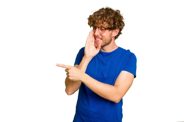 Young Caucasian Man Isolated Green Chroma Background Saying Gossip Pointing — Stock Photo, Image