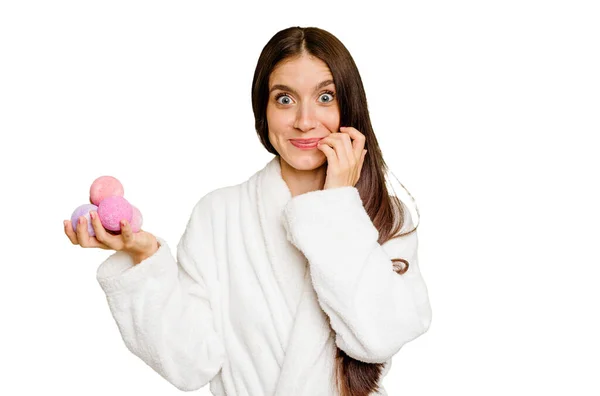 Jonge Blanke Vrouw Met Aromatische Ballen Geïsoleerde Bijtende Nagels Nerveus — Stockfoto