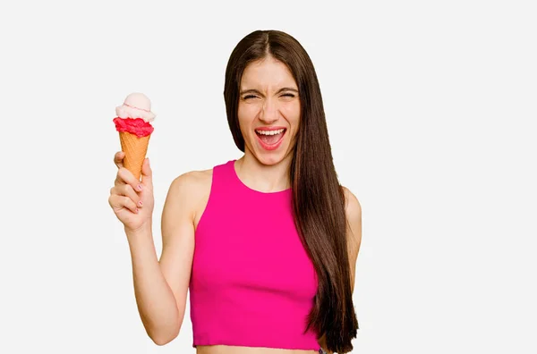 Jeune Femme Caucasienne Mangeant Une Crème Glacée Isolée Criant Très — Photo