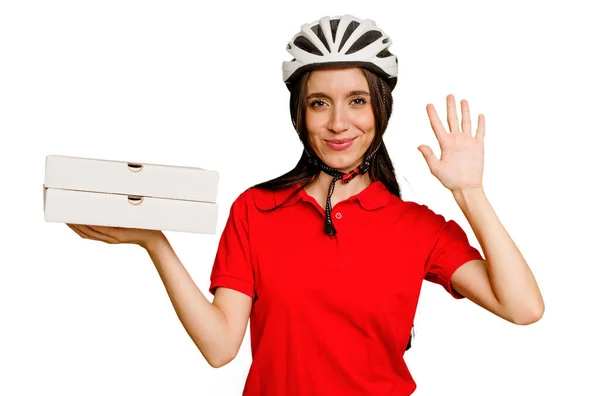 Kafkasyalı Genç Bir Kadın Pizza Siparişi Veriyor Beş Numarayı Parmaklarıyla — Stok fotoğraf