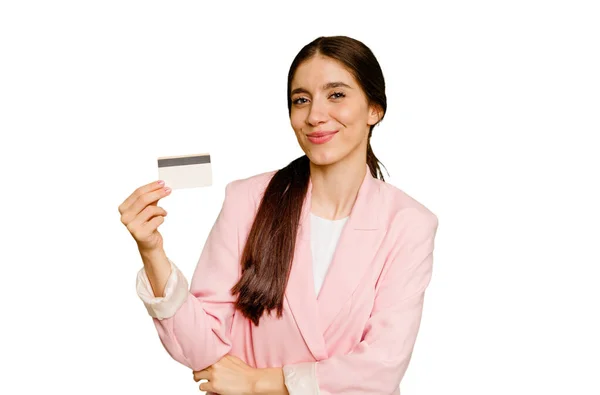 クレジットカードを持っているビジネスの原因アジアの女性は笑いを隔離し 楽しみを持って — ストック写真
