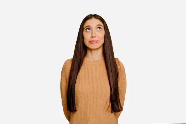 Молодая Кавказская Длинные Волосы Женщина Изолированы Кричать Сердитый Ярость Концепции — стоковое фото