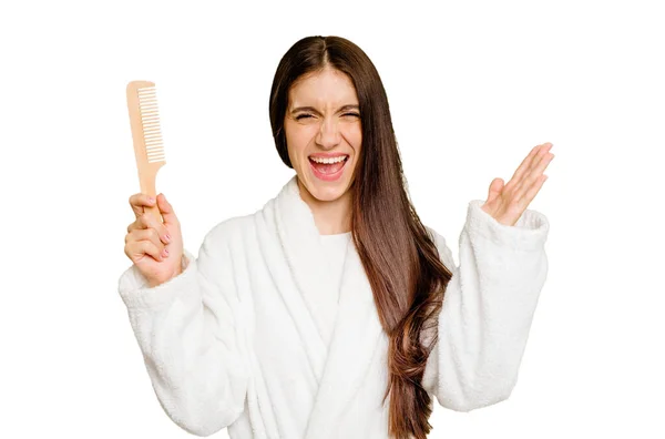 Young Caucasian Woman Holding Hair Comb Isolated Receiving Pleasant Surprise — Stock Photo, Image