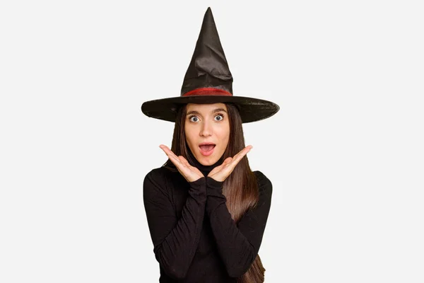 Jovem Mulher Caucasiana Vestida Como Uma Bruxa Para Dia Das — Fotografia de Stock