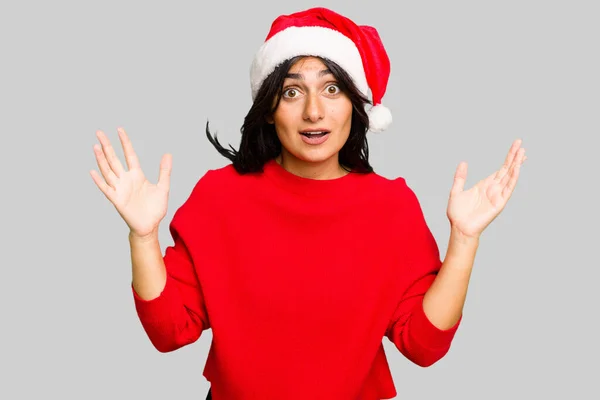 Young Indian Woman Celebrating Christmas Wearing Santa Hat Isolated Receiving — Stock Photo, Image