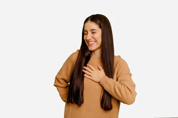 Mulher Cabelo Longo Caucasiano Jovem Isolado Rindo Mantendo Mãos Coração — Fotografia de Stock