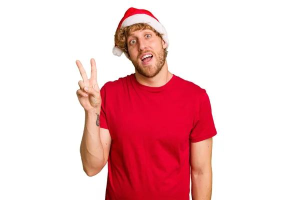 Joven Hombre Caucásico Con Sombrero Navidad Santa Aislado Sobre Fondo — Foto de Stock