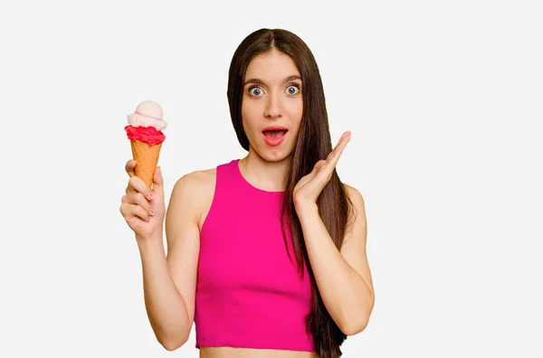 Young Caucasian Woman Eating Ice Cream Isolated Surprised Shocked — Stock Photo, Image