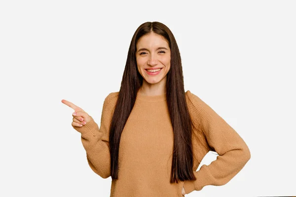 Mladý Kavkazský Dlouhé Vlasy Žena Izolované Úsměv Vesele Ukazuje Ukazováčkem — Stock fotografie
