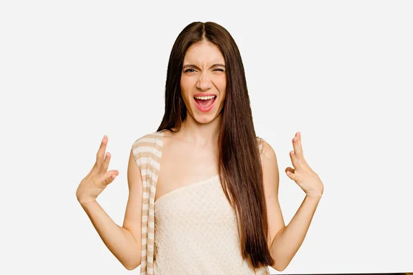 Jeune Femme Aux Cheveux Longs Caucasiens Isolé Criant Rage — Photo
