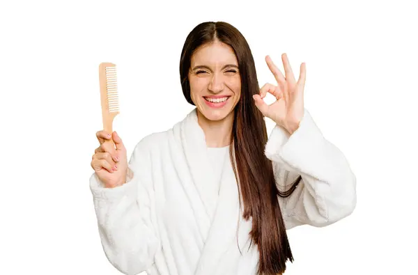 Young Caucasian Woman Holding Hair Comb Isolated Cheerful Confident Showing — Stock Photo, Image