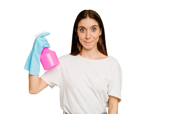 Young Cleaner Woman Isolated Shrugs Shoulders Open Eyes Confused — Stock Photo, Image