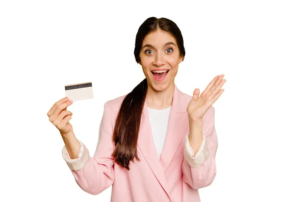 Business Caucasian Woman Holding Credit Card Isolated Receiving Pleasant Surprise — Stock Photo, Image