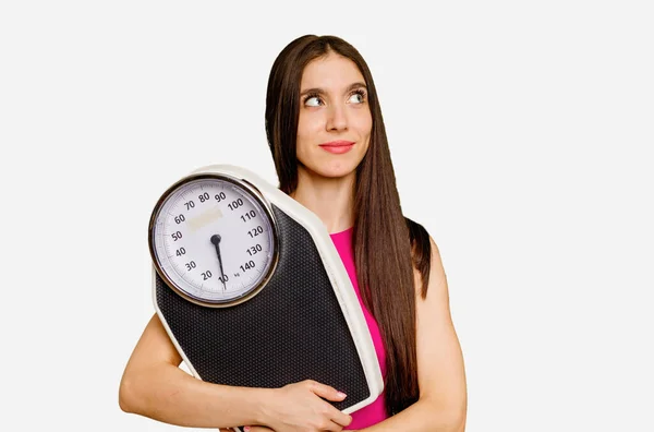 Young Caucasian Woman Holding Scale Isolated Dreaming Achieving Goals Purposes — Stock Photo, Image