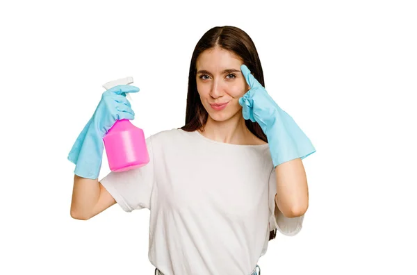 Young Cleaner Woman Isolated Pointing Temple Finger Thinking Focused Task — Stock Photo, Image