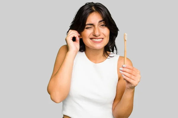 Young Indian Woman Holding Toothbrush Isolated Covering Ears Hands — Stock Photo, Image