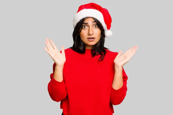 Noel Baba Şapkası Takan Genç Hintli Kadın Şaşırdı Şok Oldu — Stok fotoğraf